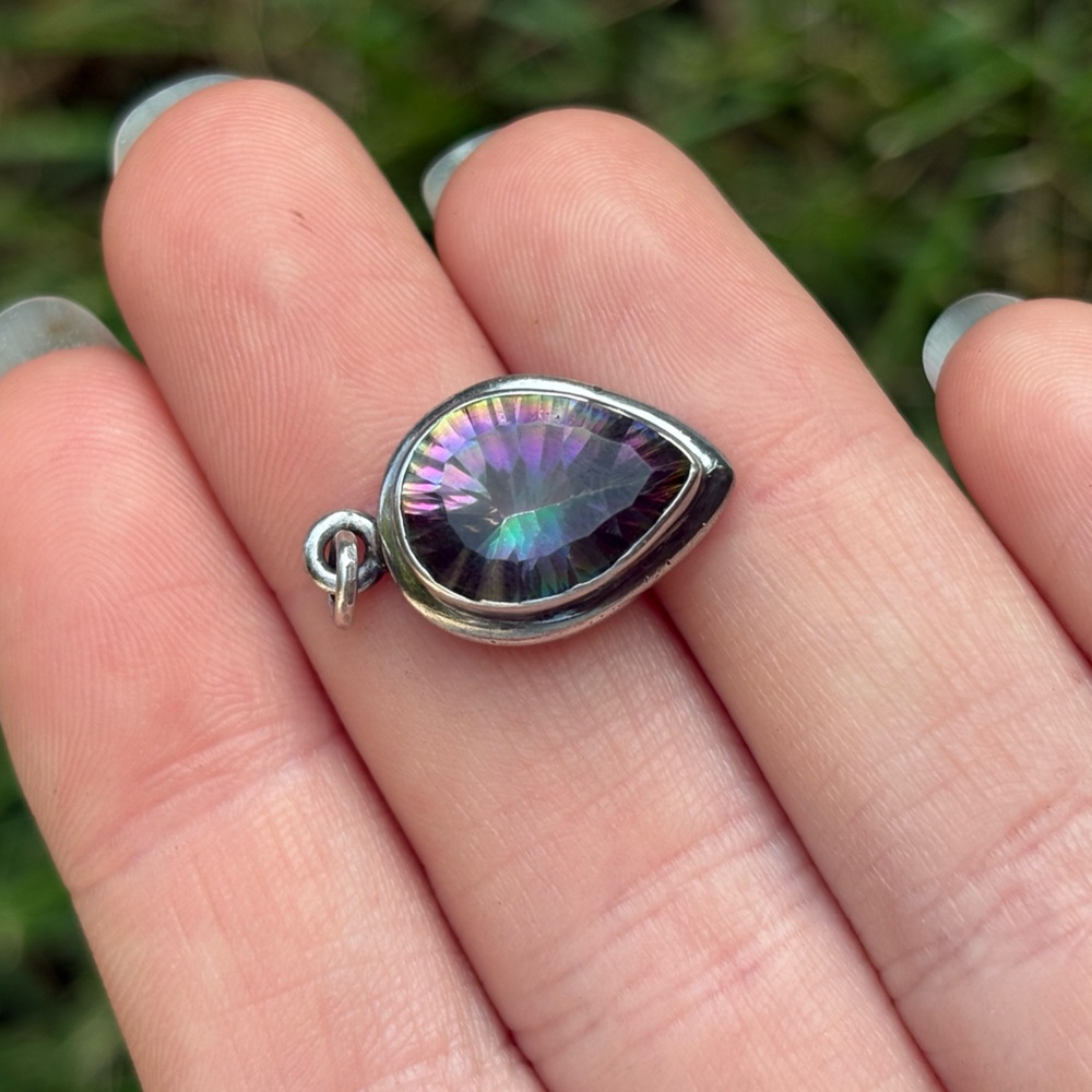 Sterling Silver Iridescent Teardrop Pendant / Charm - Picture 3 of 5